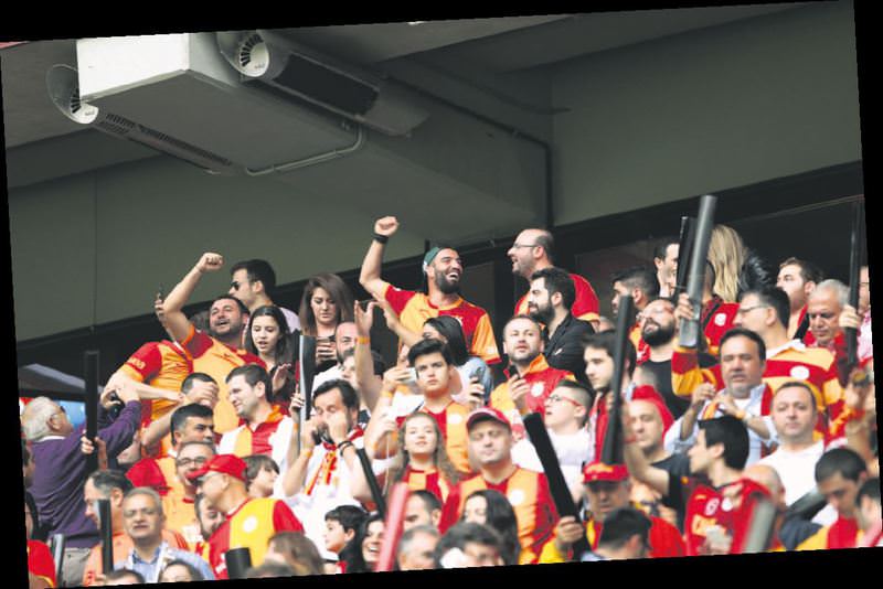 Türk Telekom Arena'ya ünlüler akın etti