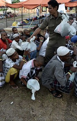 Rohingya Müslümanları yaşam mücadelesi veriyor