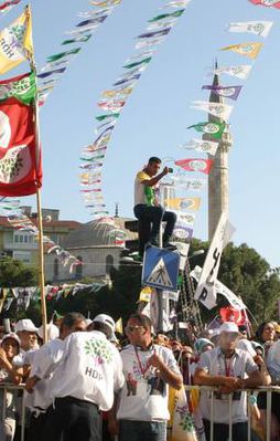 HDP'nin bayrak oyunu!