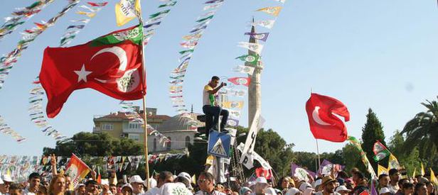 HDP’nin bayrak oyunu!