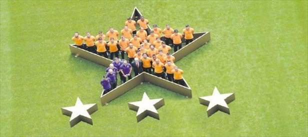 Şampiyonluk kutlamasına kek kalıbı geliyor!