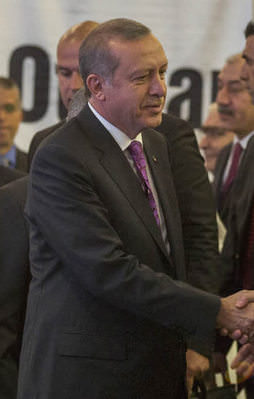 "Esnafla buluşmamızı hazmedemiyor''