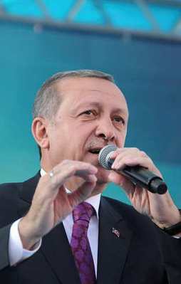 "25 bankayı batıranlar bunlar değil mi?"