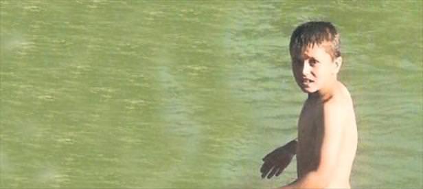 Top peşinde akıntıya kapıldı