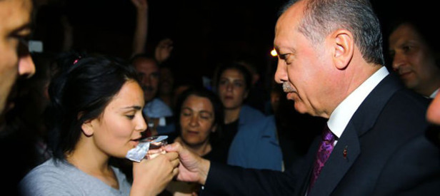 Genç kızı Erdoğan teselli etti