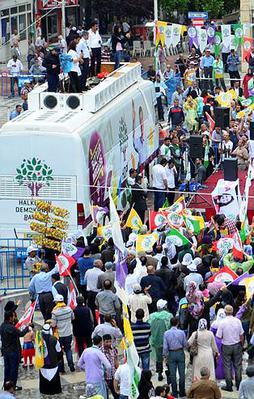HDP'nin seçim şarkısı PKK'nın intikam bestesi çıktı!
