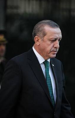 Cumhurbaşkanı Erdoğan Aziz Yıldırım'ı tebrik etti