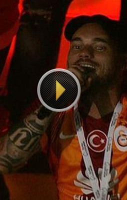 Sneijder'dan Fener'e gönderme!
