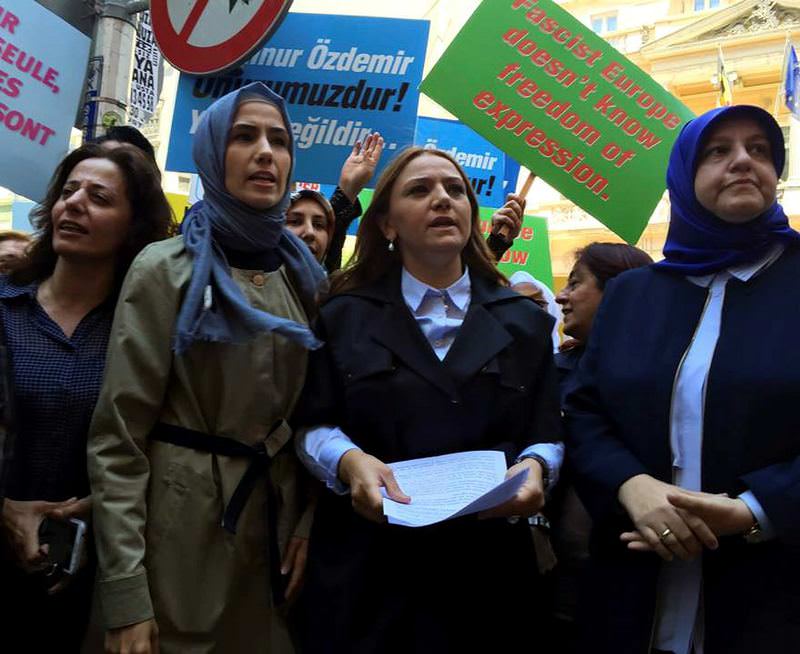 Sümeyye Erdoğan'dan ihraç protestosu