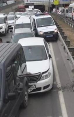 İstanbul'da 11 aracın karıştığı zincirleme kaza