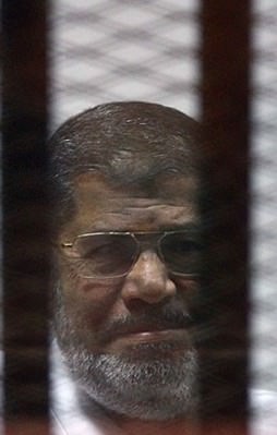 Mursi'nin idam kararı ertelendi