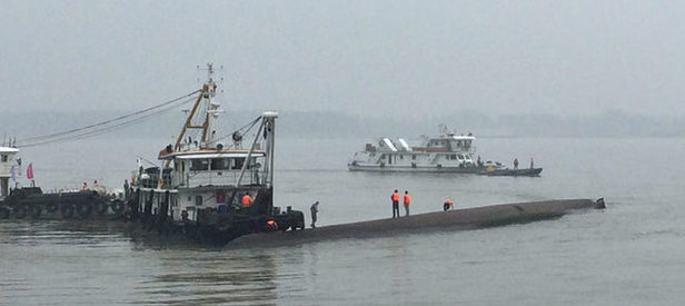 Çin’de 458 kişiyi taşıyan gemi battı