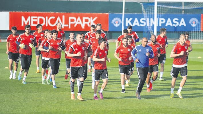 Kasımpaşa takımı komple değiştiriyor