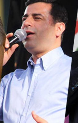 Muhalefet küfrü meydanlara taşıdı