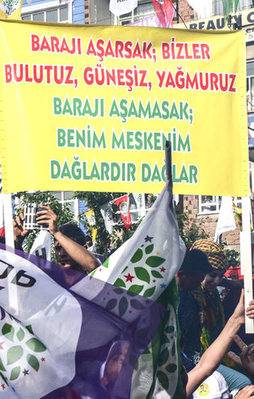 HDP mitinginde skandal pankart!