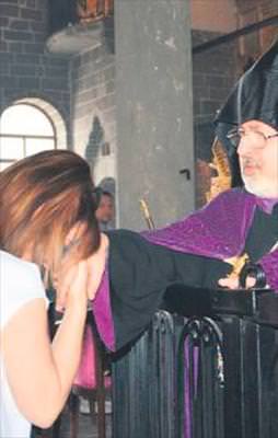 Ermeni cemaatinde 'taht' kavgası