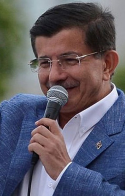 Davutoğlu: "CHP, MHP ve HDP üçlü çete"