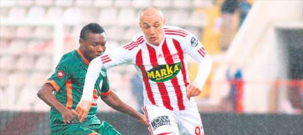 Trabzon Aatıf için bastırıyor