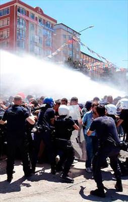 Olaylı Erzurum'da miting