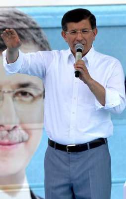 ''AK Parti ayaktadır ve ayakta kalacaktır''