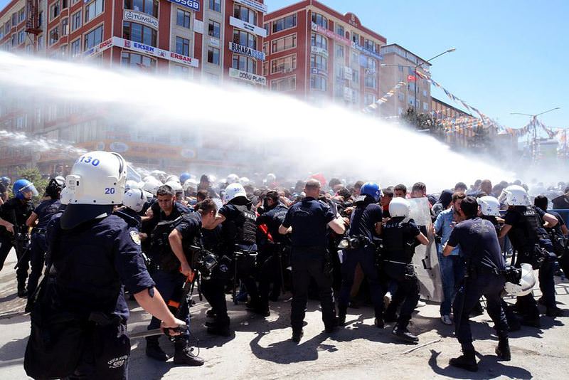 Olaylı Erzurum'da miting