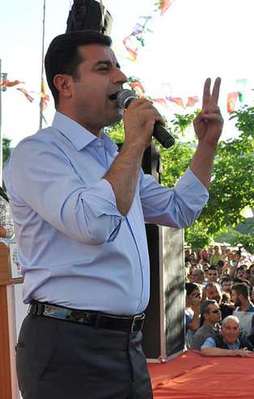 HDP esnafı haraca bağlamış