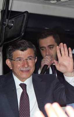 Başbakan Davutoğlu'na gece sürprizi