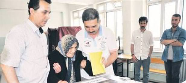 Çocuklarının kollarında