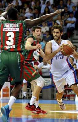 Anadolu Efes, final serisinde 1-0 öne geçti