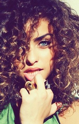 Kıvırcık saça sahip bayanlar dikkat!