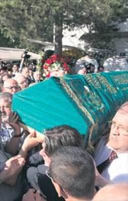 Erol Simavi toprağa verildi