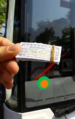 İzmir'de toplu ulaşımda kağıt bilet dönemi