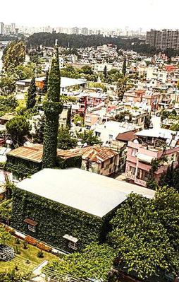 Bu cami görenleri şaşırtıyor