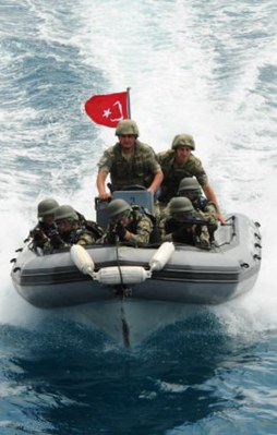 'Korsan Avcıları' iş başında