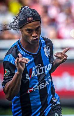 İmzalar atıldı! Ronaldinho Perşembe günü İstanbul'da
