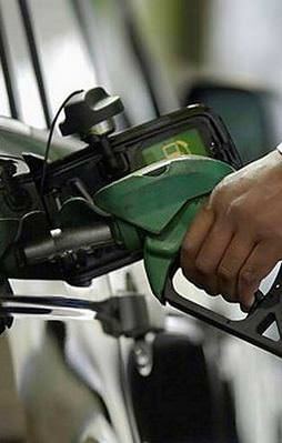 Benzine bugün bir zam daha!