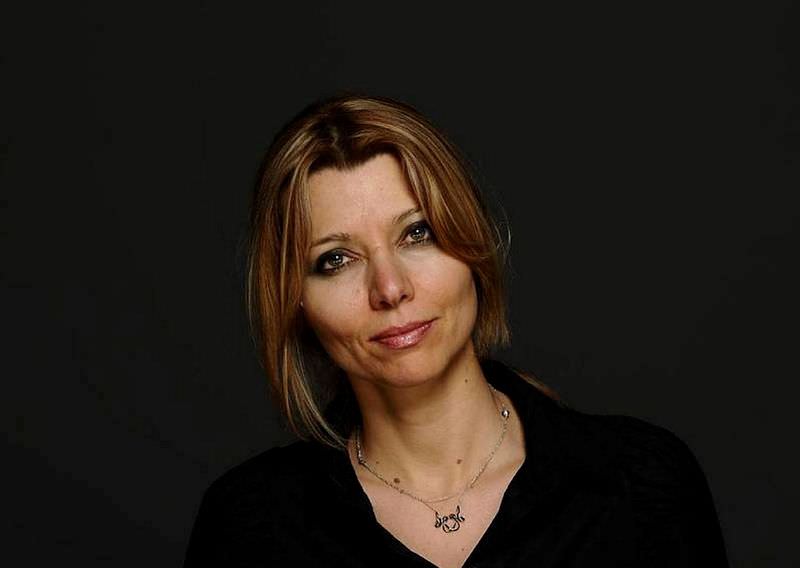 Elif Şafak yine Türkiye'yi şikayet etti!