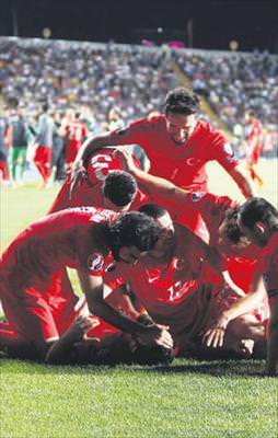 Kaptan Arda'dan hayat öpücüğü