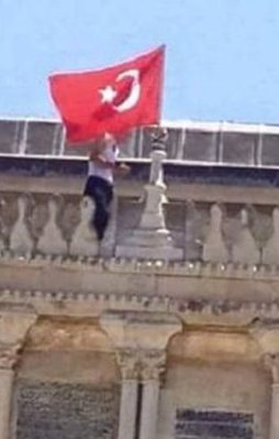 Mescid-i Aksa'ya Türk bayrağı