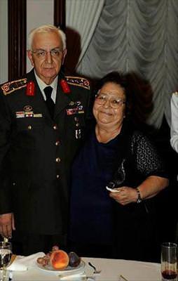 Işık Koşaner'e Balyoz teşekkürü