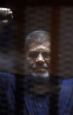 Mahkemeden Mursi'ye müebbet hapis