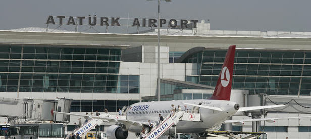 Atatürk Havalimanı’na yıldırım düştü: 1 yaralı