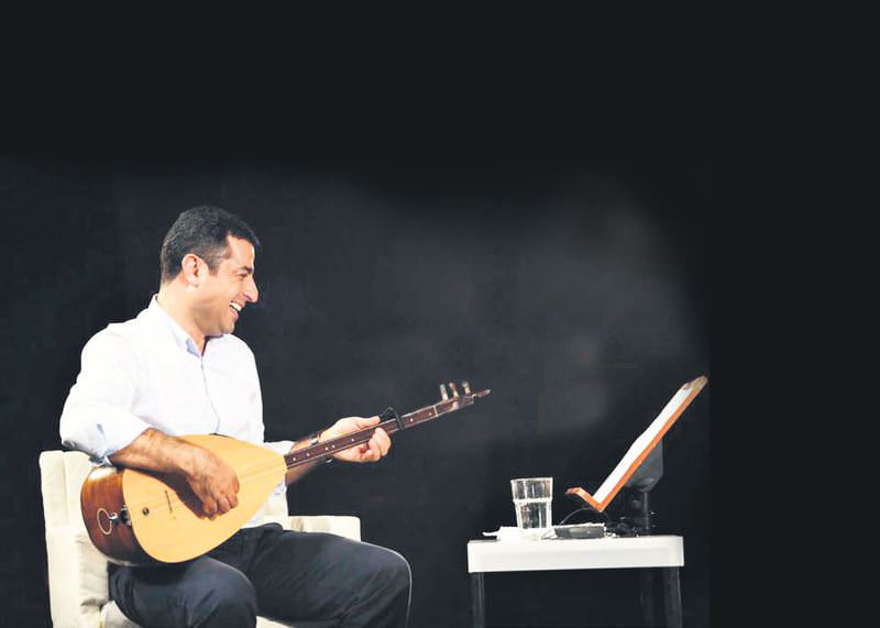 Kandil çalar Selo oynar