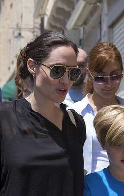 Angelina Jolie Mardin'de alışveriş yaptı