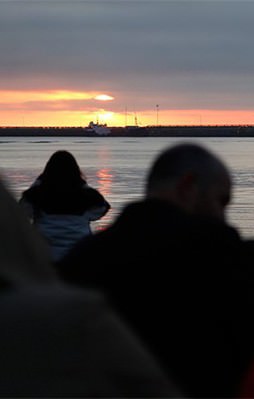 Batmayan güneş İzlandalı Müslümanları ikiye böldü