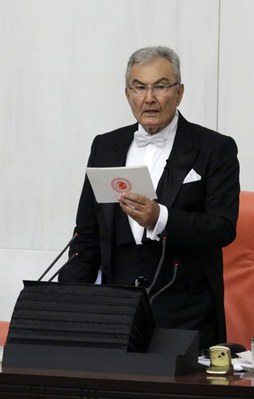 Baykal'ın dil sürçmesi vekilleri gülümsetti