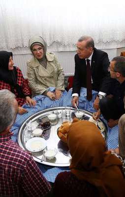 Cumhurbaşkanı Erdoğan iftar sofrasına konuk oldu