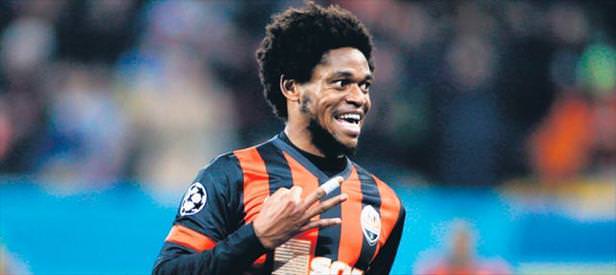 Adriano bir adım öne geçti