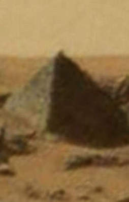 Mars'ta esrarengiz piramit