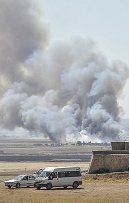 Kobani'ye bomba yüklü araçlarla saldırı